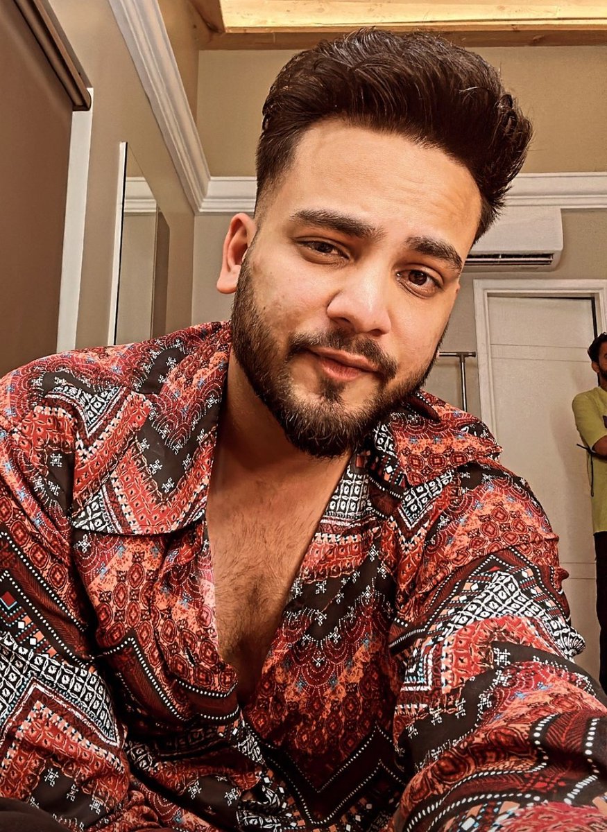 BiggbossKaTadka's tweet photo. Who is your influencer ? 

Like for #AbhishekMalhan 
RT for #ElvishYadav

#FukraInsaan #ElvishRaoSahab 
#Biggboss #BiggbossOTT 

Like.                           RT. https://t.co/gmD2cCURoV