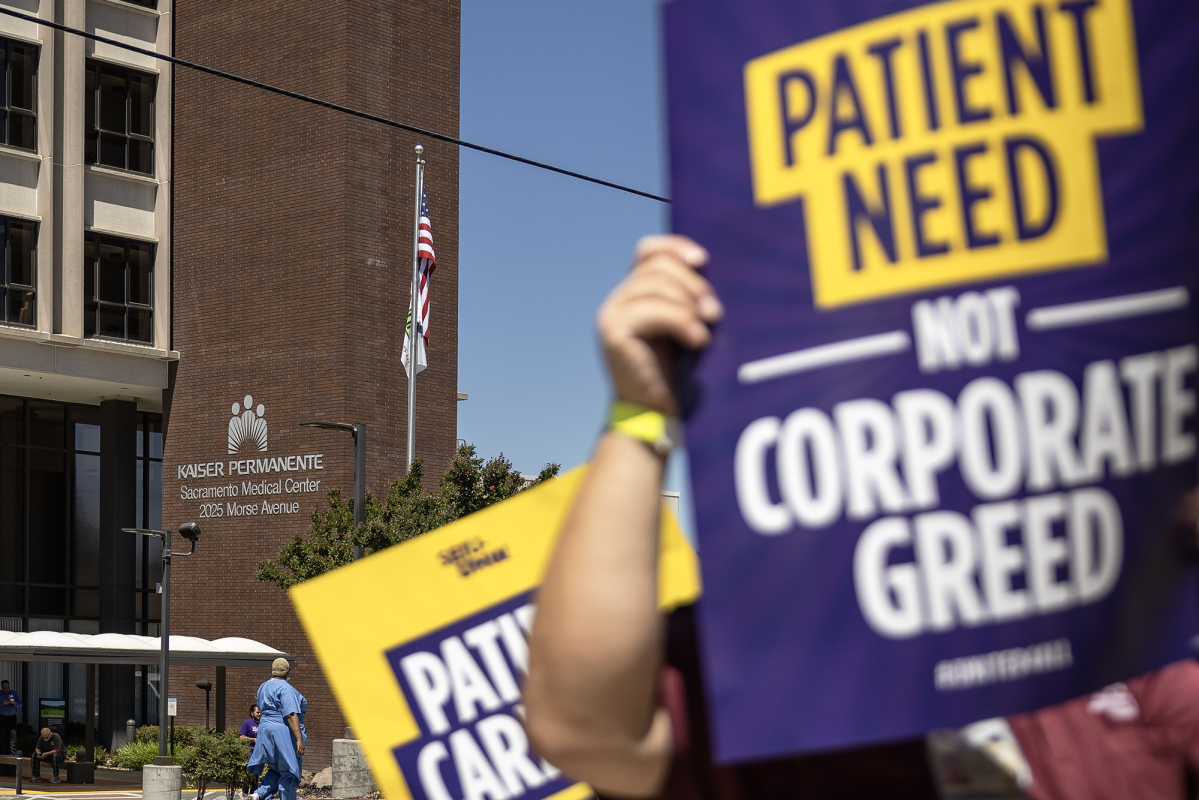 JonathanMelrod's tweet image. VICTORY to 75,000 Kaiser health care workers now on a 3-day strike to address grievances over pay that have not kept up with years of inflation &amp;amp; to demand more staffing to adequately adress the needs of hospital patients. The strike targets hospitals in 6 states #kaiserstrike