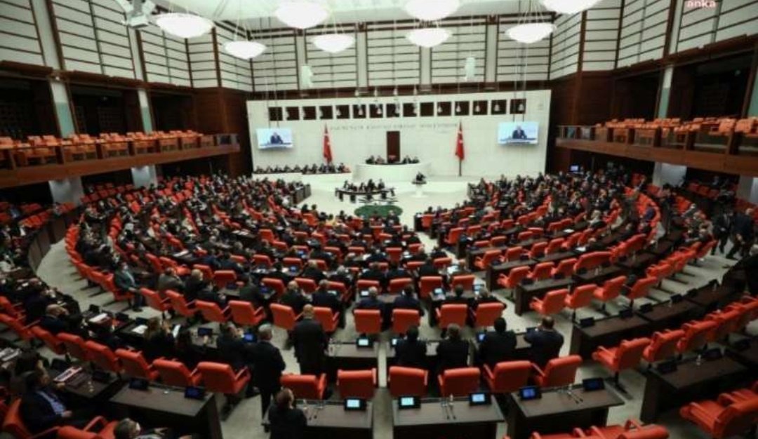 #Sondakika
📢Emekli maaşlarının yeniden düzenlenmesi önerisi TBMM Genel Kurulunda reddedildi.
#EnflasyonEmekliyiEzdi