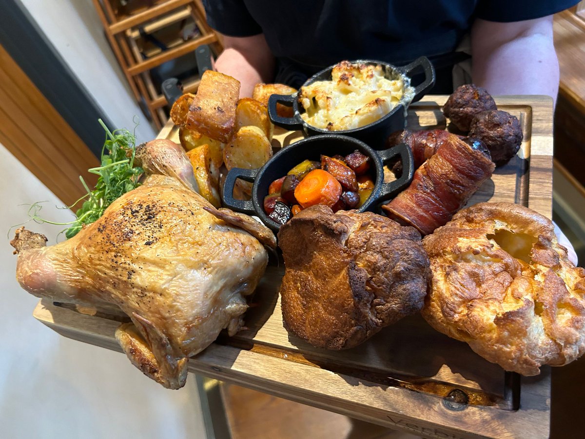 seagate_hotel's tweet photo. Almost Sunday! Who fancies our whole chicken sharer. Perfect for a romantic dinner for two. #sunday #sharer #sundaylunch #roastdinner https://t.co/X3LziT54lI