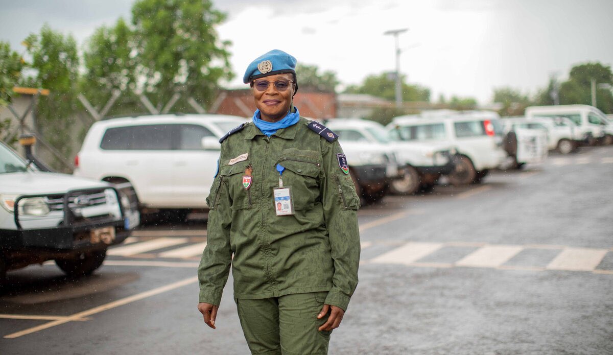 L'adjudant-chef Alizeta Kaboré Kinda du #BurkinaFaso a été la fierté de la MINUSMA en remportant le prix de la femme policière de l'année 2022 des 🇺🇳. Nous lui renouvelons nos remerciements alors que son pays finalise son retrait de la MINUSMA.
Souvenir 👉🏿 bit.ly/461lz9f