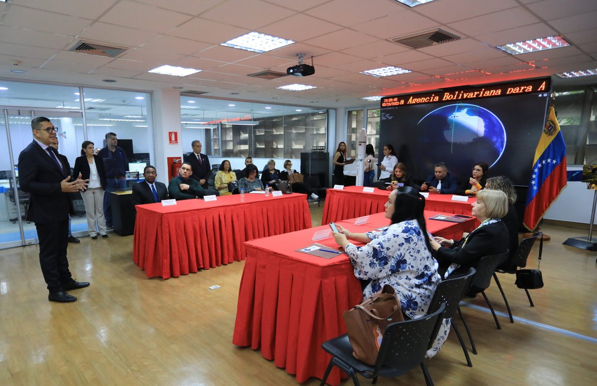 abae_ve's tweet photo. Líderes en Ciencia y Tecnología de la CELAC visitan la @AbaeVzla para conocer de cerca los logros de Venezuela en materia espacial. Un paso hacia la cooperación regional y el desarrollo científico en Latinoamérica y el Caribe.

Más👉https://t.co/bmlzH2dwfj

#SomosMayoríaDePaz https://t.co/7lTrL2aWBg