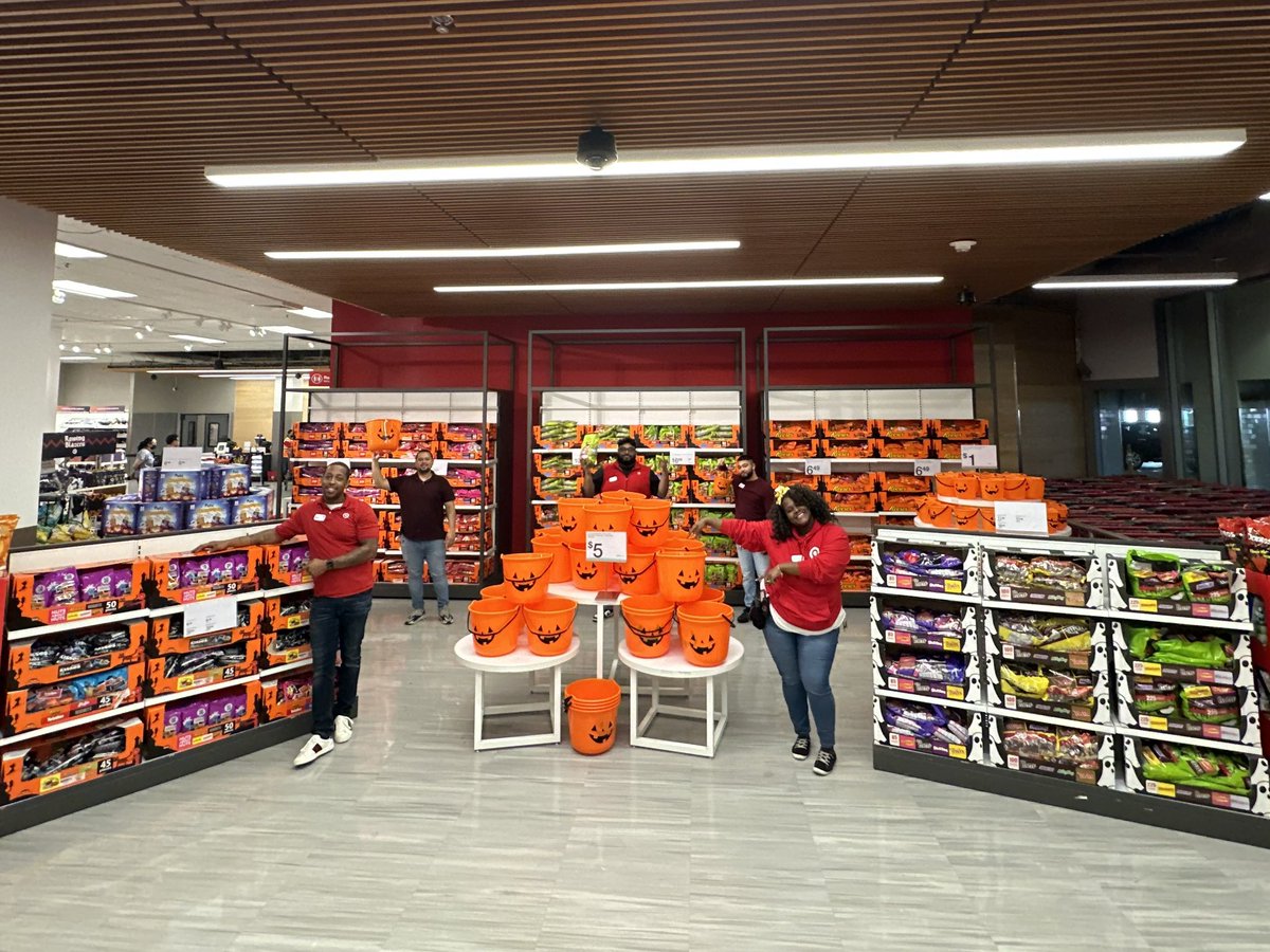 We’re looking spook-tacular and ready for all the Halloween festivities at #T1344 👻🎃 <a href="/KellyMcGarrity/">Kelly McGarrity</a>