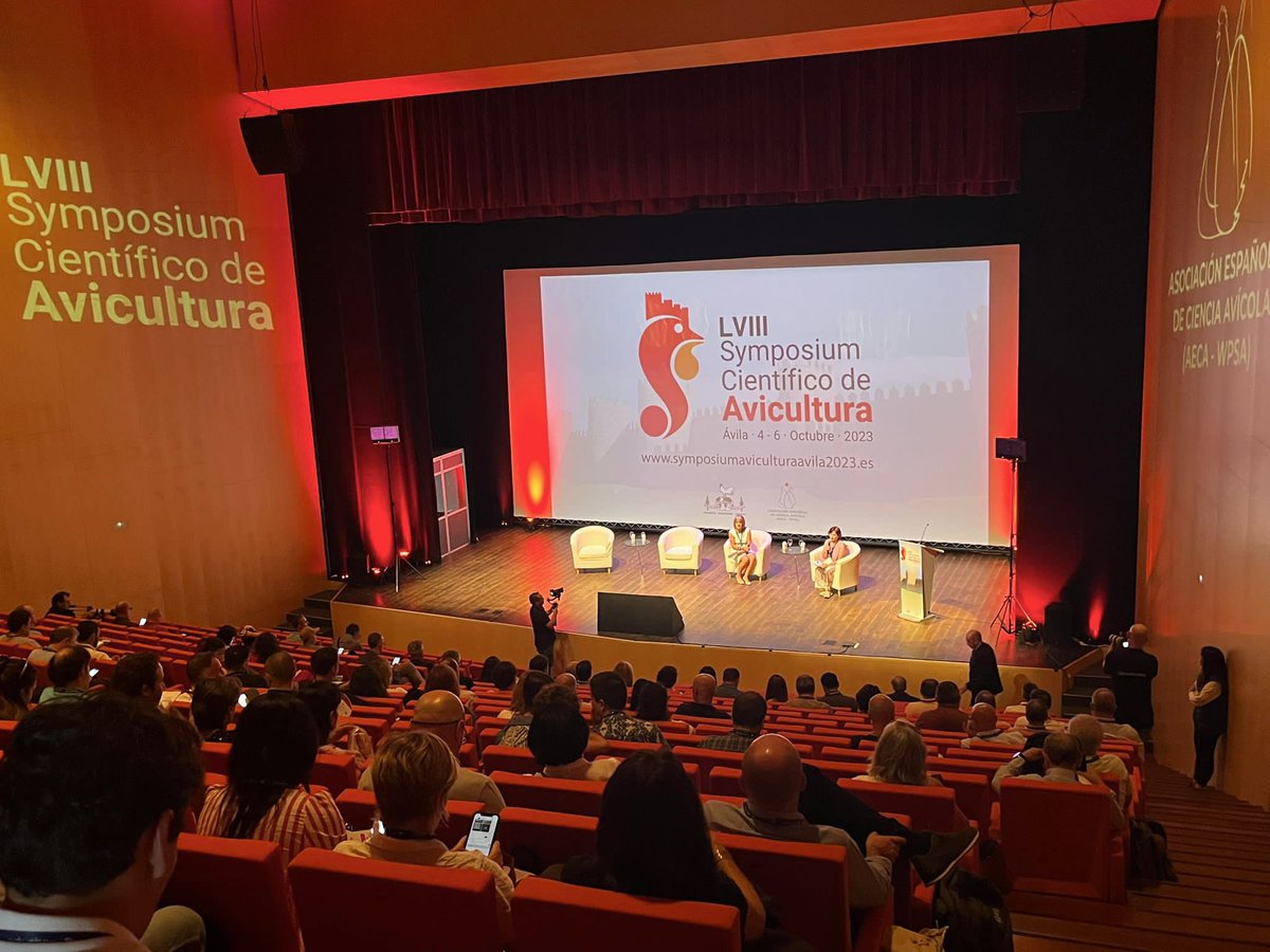 Hasta el viernes acogemos en el Palacio de Congresos y Exposiciones #LienzoNorte en #Ávila el LVIII Symposium Científico de Avicultura. 
Un importante evento para el sector lleno de conferencias, debates y encuentros.