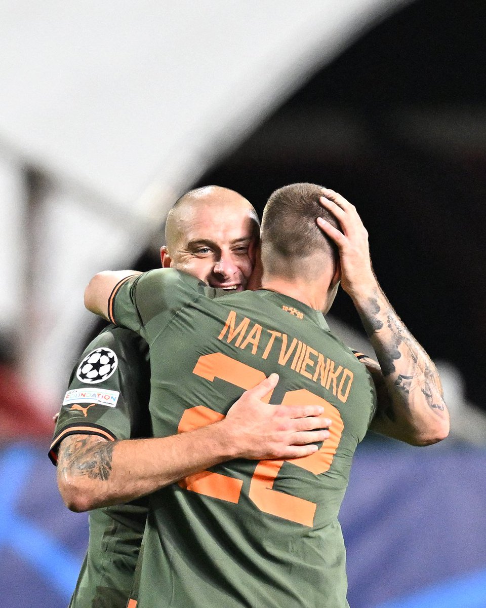 ChampionsLeague's tweet photo. ⏱️ Antwerp 1-0 Shakhtar (3')
⏱️ Antwerp 2-0 Shakhtar (33') 
⏱️ Antwerp 2-1 Shakhtar (48') 
⏱️ Antwerp 2-2 Shakhtar (71')  
⏱️ Antwerp 2-3 Shakhtar (76')

😲

#UCL https://t.co/pFO3rGY2fe