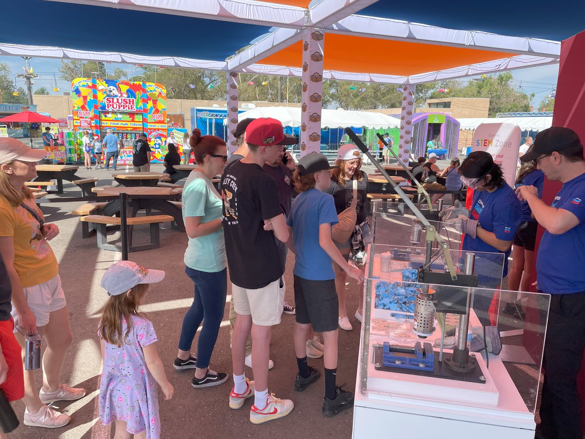 Chevron is a proud sponsor of the @NMStateFair! Did you know that over 500,000 visitors make their way to the fair annually? 🤯 Visitors to the STEM Zone had the opportunity to pick up fun giveaways and learn about thermal imaging, injection molding, and hydration!