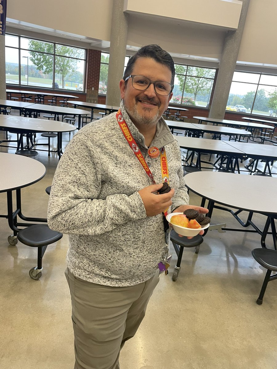 NGC_Trojans's tweet photo. Celebrating our staff today with an Apple Nacho Bar during our faculty meeting!!! https://t.co/wKu885QwK9