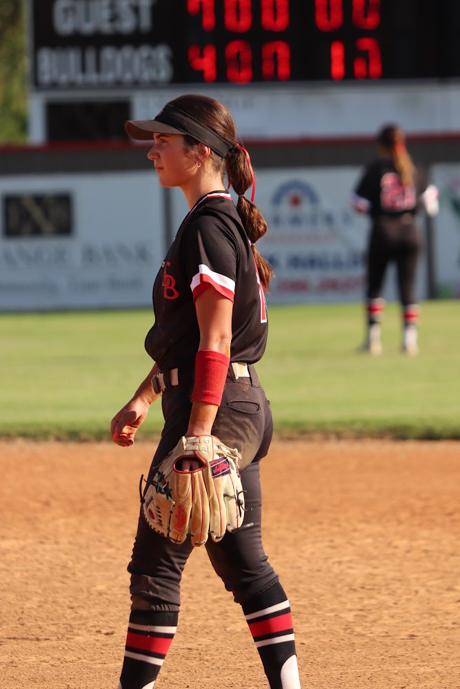 BrynleeFrame's tweet photo. So thankful for the memories and friendships these last 4 years have given me. Skiatook Softball will always have a special place in my heart!!❤️🖤 https://t.co/7Vt0IaH0tk