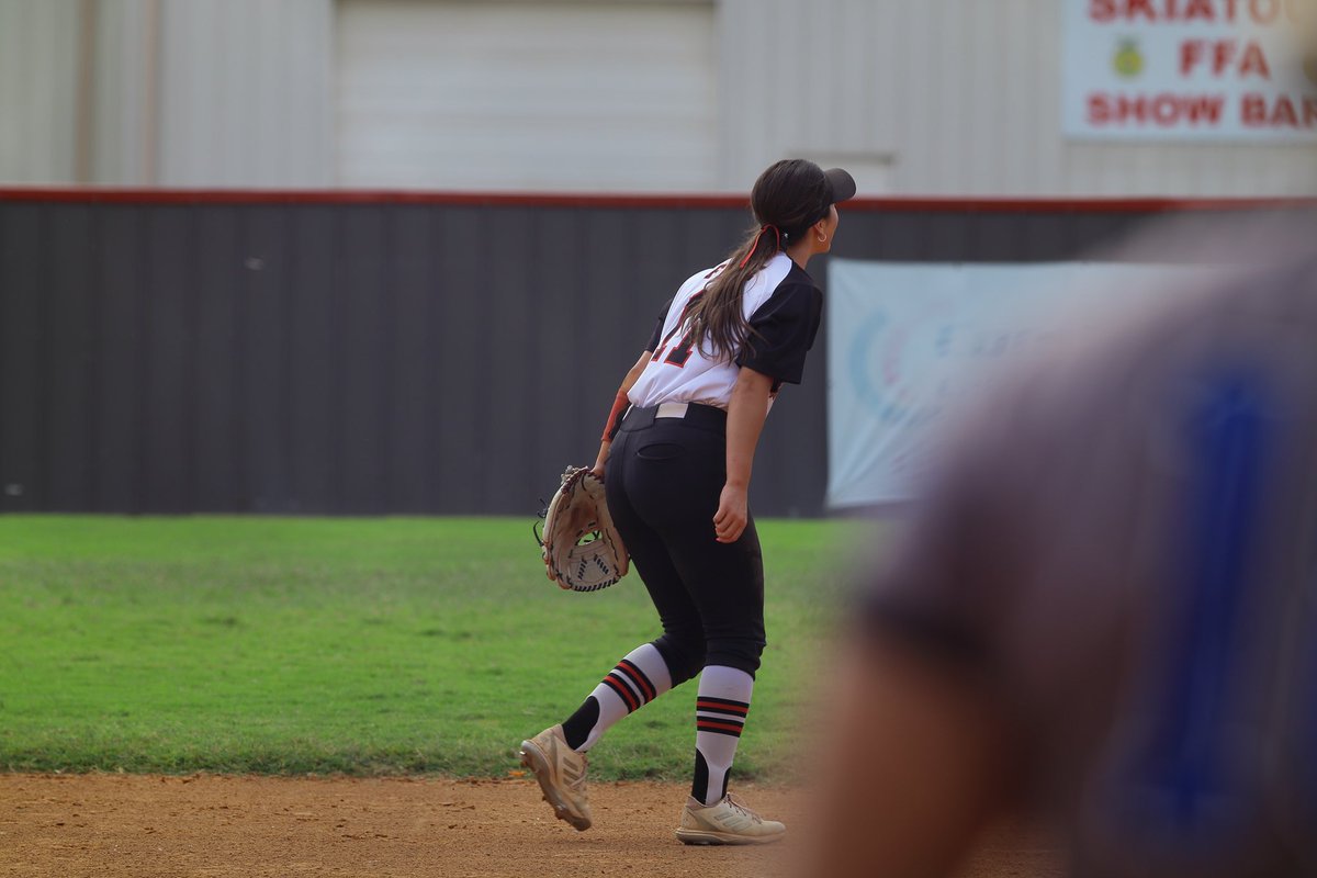 BrynleeFrame's tweet photo. So thankful for the memories and friendships these last 4 years have given me. Skiatook Softball will always have a special place in my heart!!❤️🖤 https://t.co/7Vt0IaH0tk