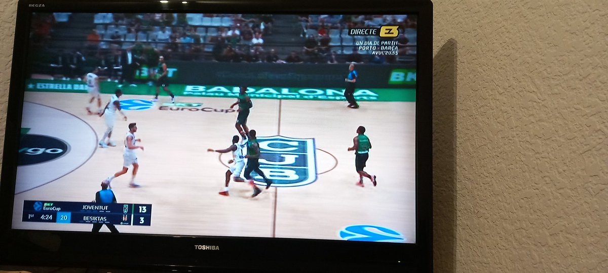 curto46's tweet photo. La bon notícia, donaràn tots partits de la @Penya1930 a @esport3 . La dolenta, contunuaràn sent amb la lacra de locuyirs Solozábal&amp;Robirosa. Una autèntica llàstima per als joves sobretot i per tohhom. No calia sinó això...😪😪😪😪 https://t.co/3TTn5tUcjS