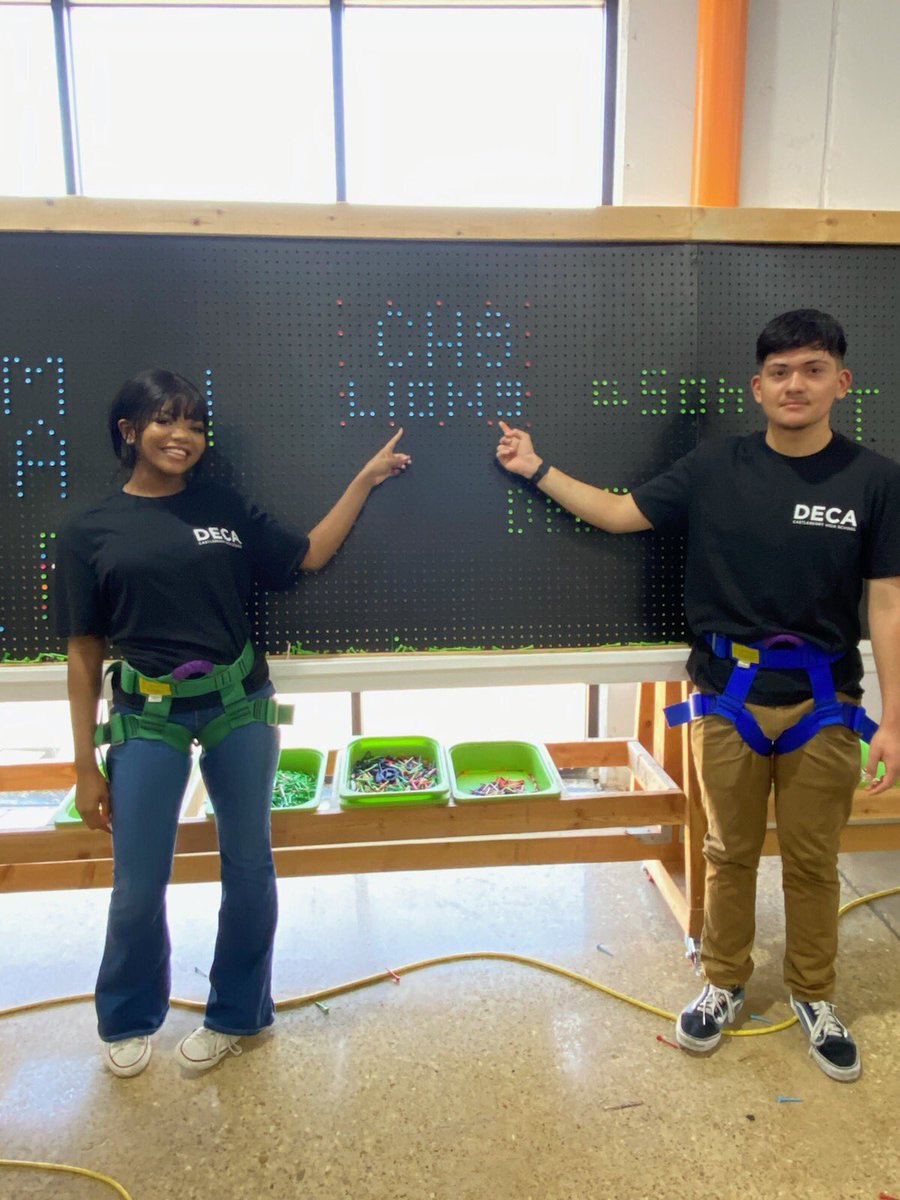 DECAlionsCHS's tweet photo. On Monday, our DECA officers went to the Group Dynamic! They experienced tons of games and got an opportunity work with new people! https://t.co/nFHgZZkvyc