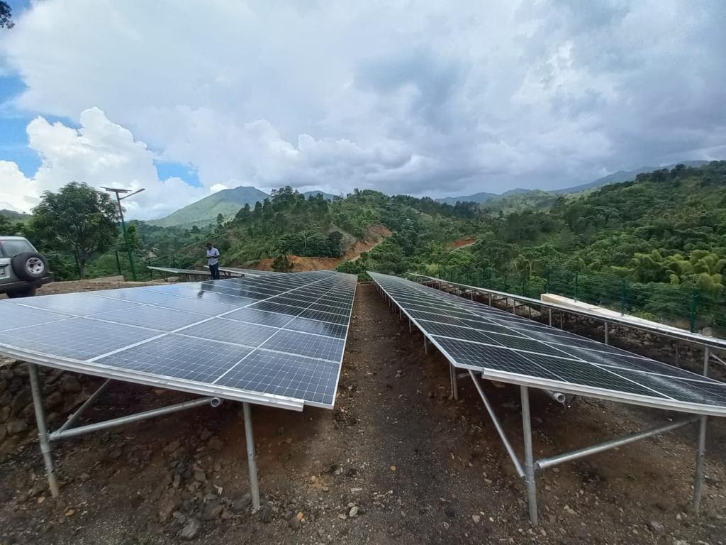 (2/2)
dans le cadre du projet d'Electrification rurale et d'Autonomisation des Femmes financé par le Japon à hauteur de 5.5 millions de USD dans les communes de Capotille, Mont Organisé et Vallières.