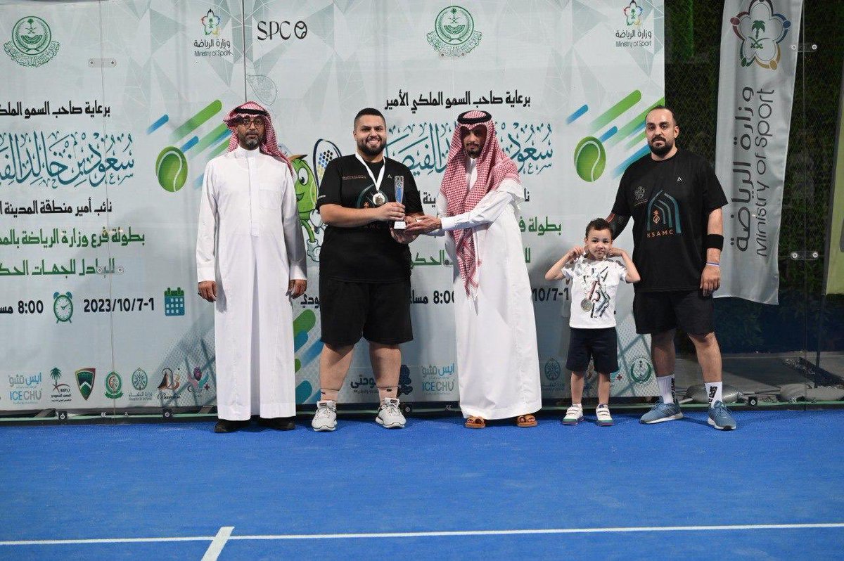med_cluster's tweet photo. حقق #تجمع_المدينة_الصحي بطولة الإدارات الحكومية "للبادل" والتي نظمها فرع وزارة الرياضة بـ #المدينة_المنورة، حيث توج سعادة وكيل إمارة المنطقة المساعد للشؤون التنموية الأبطال عبدالعزيز حكمي ومحمد البوق بجائزة المركز الأول، فيما حقق المركز الثاني الأبطال عبدالله البيحاني وعبدالفتاح النوار .