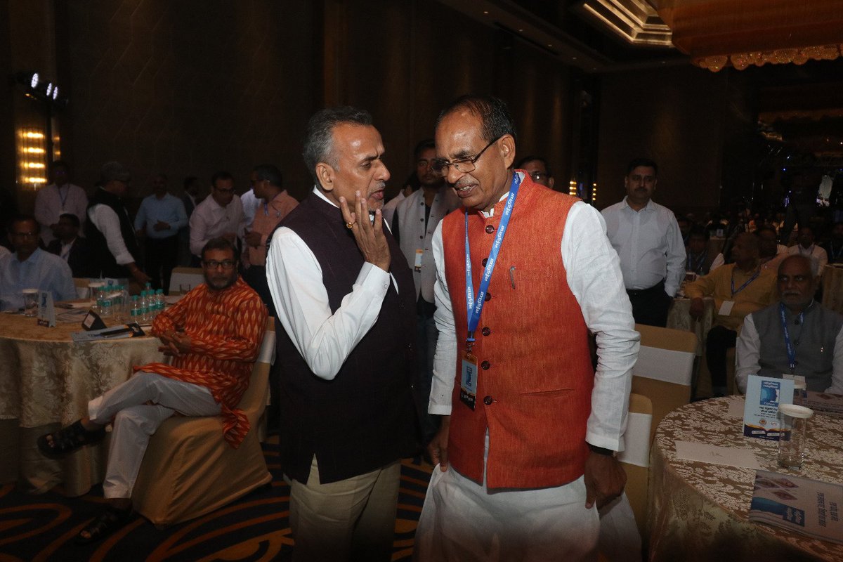 भोपाल में 3 अक्टूबर को आयोजित नईदुनिया-नवदुनिया फोरम की कुछ झलकियां।
#naiduniaforum #nayepadavparmadhypradesh #bhopal #ChiefMinister <a href="/PMOIndia/">PMO India</a> <a href="/JPNadda/">Jagat Prakash Nadda</a> <a href="/AmitShah/">Amit Shah</a> <a href="/ChouhanShivraj/">Shivraj Singh Chouhan</a> <a href="/BJP4India/">BJP</a>