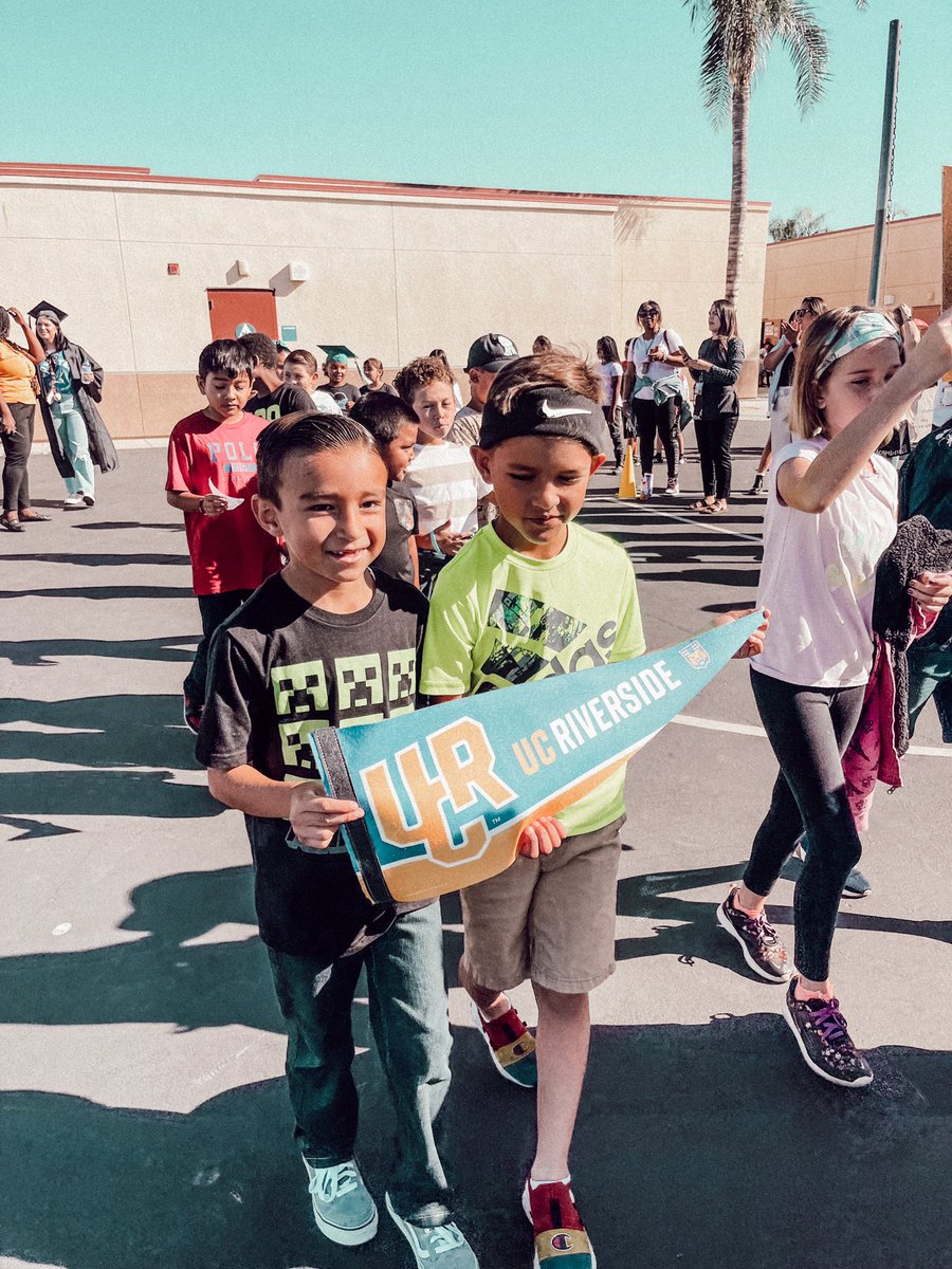 One of my favorite days- College Kick-Off! Check out these scholars celebrate college and career at our parade. A huge thank you to @RanchoVerdeBand for providing us with amazing music! @BetterMakeRoom @lasselleVVUSD @ValVerdeSupt @RCOE #vvcollegekickoff2023