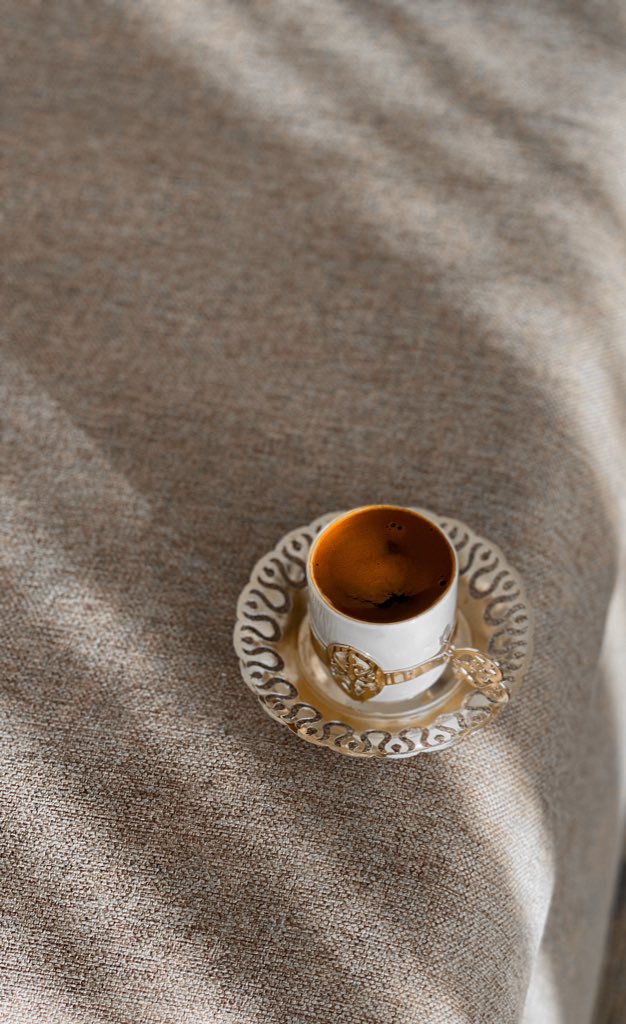 في مواقف عاملة زي القهوة طعمها
مر بس بتفوقك و تخليك تصحصح ..