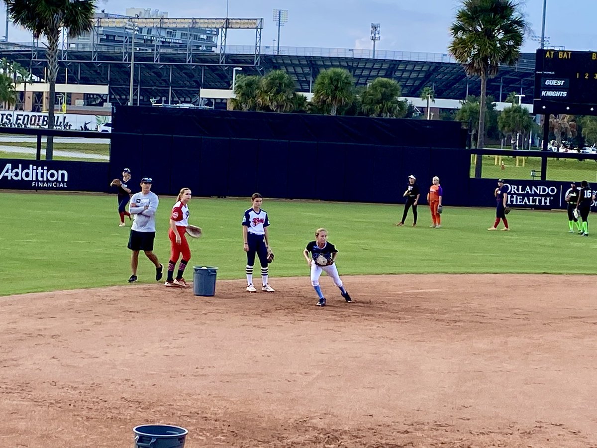 Enjoyed working with @UCF_Softball last night. Thanks to @cassady_brewer , all the players, other coaches, and @CoachBallMalone ‘s husband for sweating with us. 😆 @jenn_salling @Swifty_AR1 @low_and_outside @CoastRecruits @ARPrepSports #apexathleticsar #paismartin2027