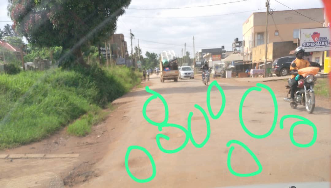nickmwes's tweet photo. @nsunak @LBulago @KCCAUG @kasyate Imagine you are carrying a pregnant woman going into labour, can you reach labour ward? Or gets sorted here 😂😂😂😂 https://t.co/jte3WXNdIs