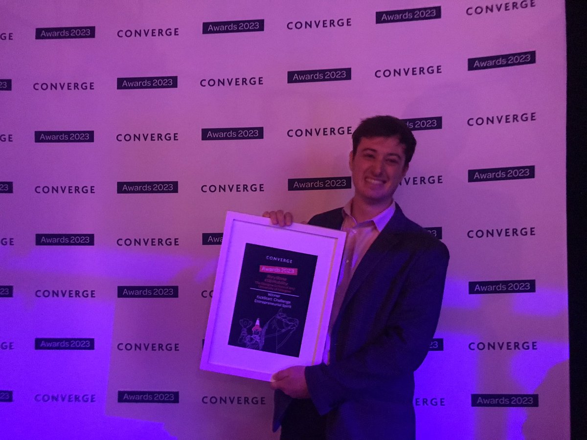 ConvergeC's tweet photo. And winning £5,000 for this year's Entrepreneurial Spirit award is @GSofA & @UofGlasgow graduate Rory Bone! Rory's business #4SB is creating small 'top up' batteries that give electric car owners 90 miles extra range. Nice! #ConvergeAwards https://t.co/JS2gjtQn3R