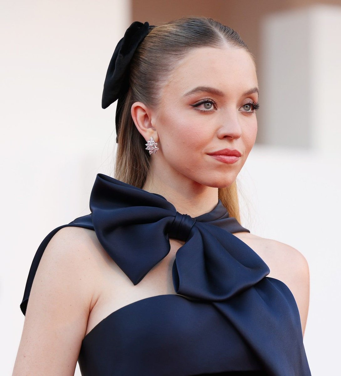 © #PGGlifeRP › 𝗡𝗘𝗪 𝗨𝗣𝗗𝗔𝗧𝗘, 📢!  
Via #TMZRP Official Twitter Account.

𝗡𝗲́𝗺𝗲𝘀𝗶𝘀 𝗦𝘁𝗲𝗶𝗻 (<a href="/_evilspxwn_/">Ném | Boy's Mom💙</a>) looking stunning for the #DALLIEWEDDING in Syphinos, Greece