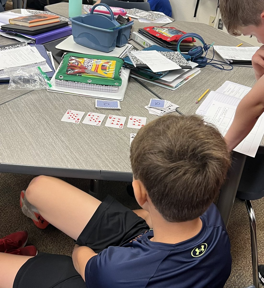 MrsRaysClass2's tweet photo. We had fun using cards in math to create 3-digit and 4-digit by 1-digit multiplication problems to solve with a partner. #TeamHES #GCISDMath #WeAreGCISD https://t.co/LmLLcfYoxO