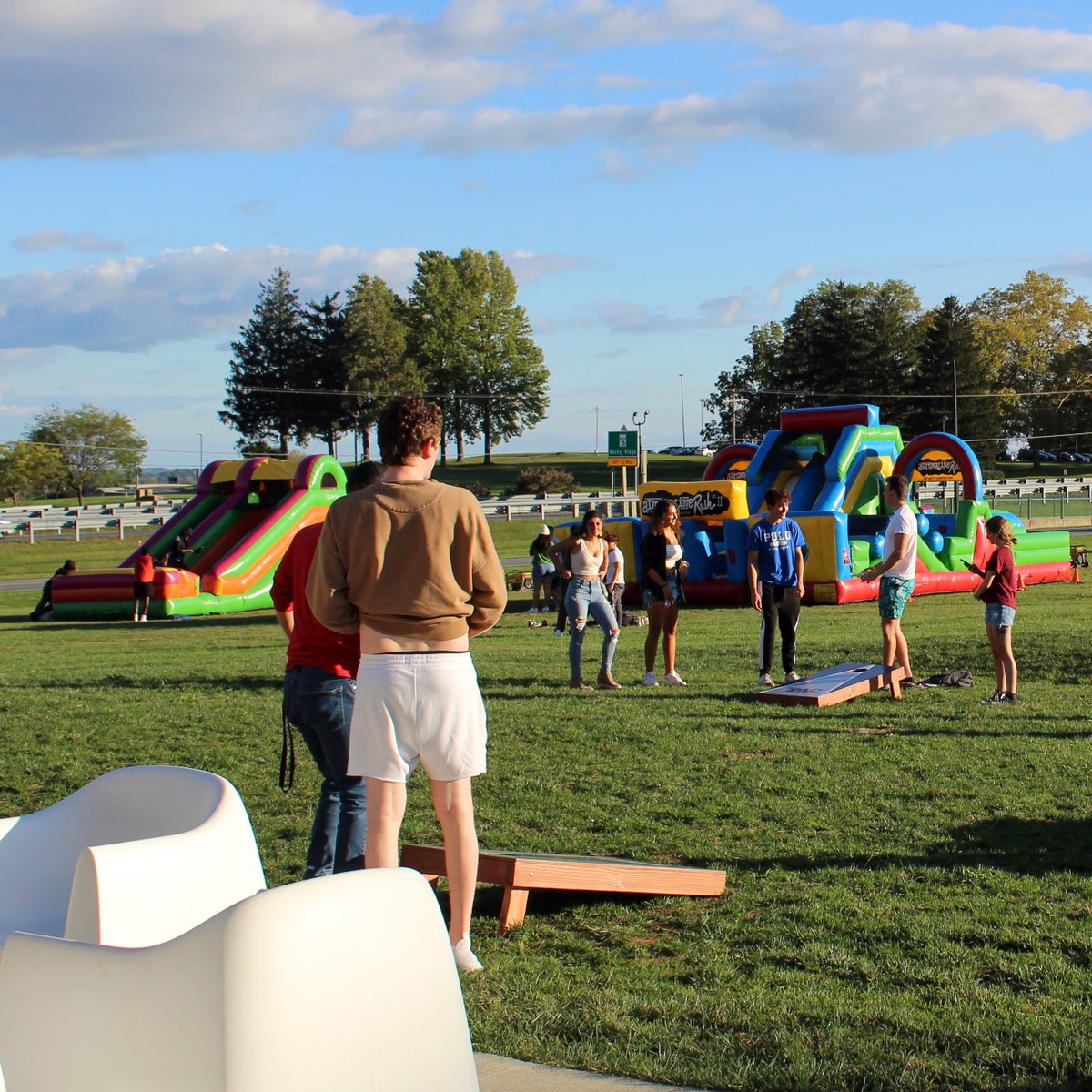 MsmuAmp's tweet photo. AMP's Fall Festival event featured inflatable attractions, a soup bar, apple-themed desserts, arts and crafts, games, and a mild weather forecast. We hope our students enjoyed the event and that everyone has a wonderful Fall Break! 🍂🍁 https://t.co/6h14q5thZ5
