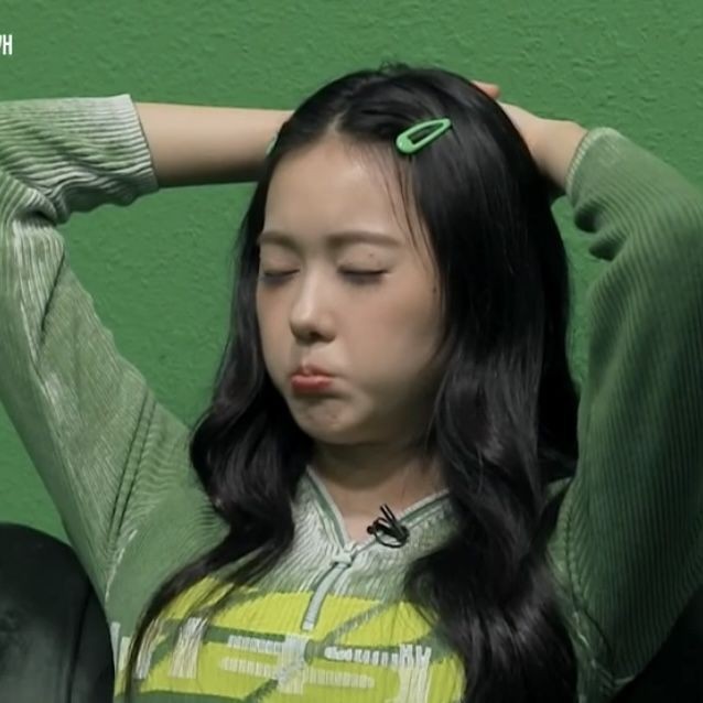 shinhyewonnie's tweet photo. HAPPY BIRTHDAY TO THIS SILLY SWEETIE CUTIE PIE WHO JUST TURNED 18 !!!!
Shin Hyewon was BORN to be an idol, she's a charismatic and talented since she was a baby fetus 🤏🏻 
I hope shes debuting soon 😭 Hyewonnie will always have the support of us hyengels
#shinhyewon #shinhyewonday https://t.co/4gqvCrx6I5