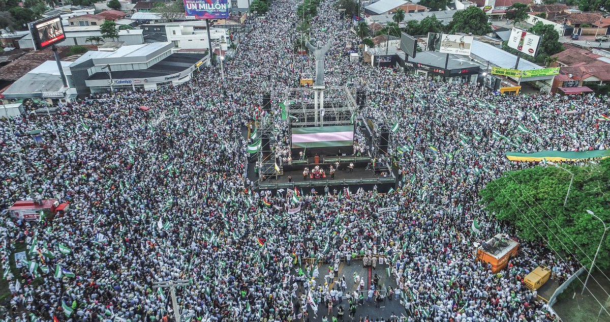 LuisFerCamachoV's tweet photo. Hace 4 años iniciamos una lucha por la defensa de nuestros bosques y de nuestro voto. 

Tuvimos muchas victorias y también algunas derrotas; queda aún mucho trabajo; nos siguen persiguiendo, siguen atentando contra nuestros bosques, nuestra agua y nuestra democracia. 

En dos años tendremos una gran oportunidad de cambiar las cosas. Quienes queremos ese cambio somos mayoría. Santa Cruz debe ser esa locomotora que exigía unidad y los líderes políticos debemos estar a la altura de ese desafío.. 

Tengo fe que podremos lograrlo. Recordemos este 4 de octubre con esperanza.

¡Dios los bendiga!
