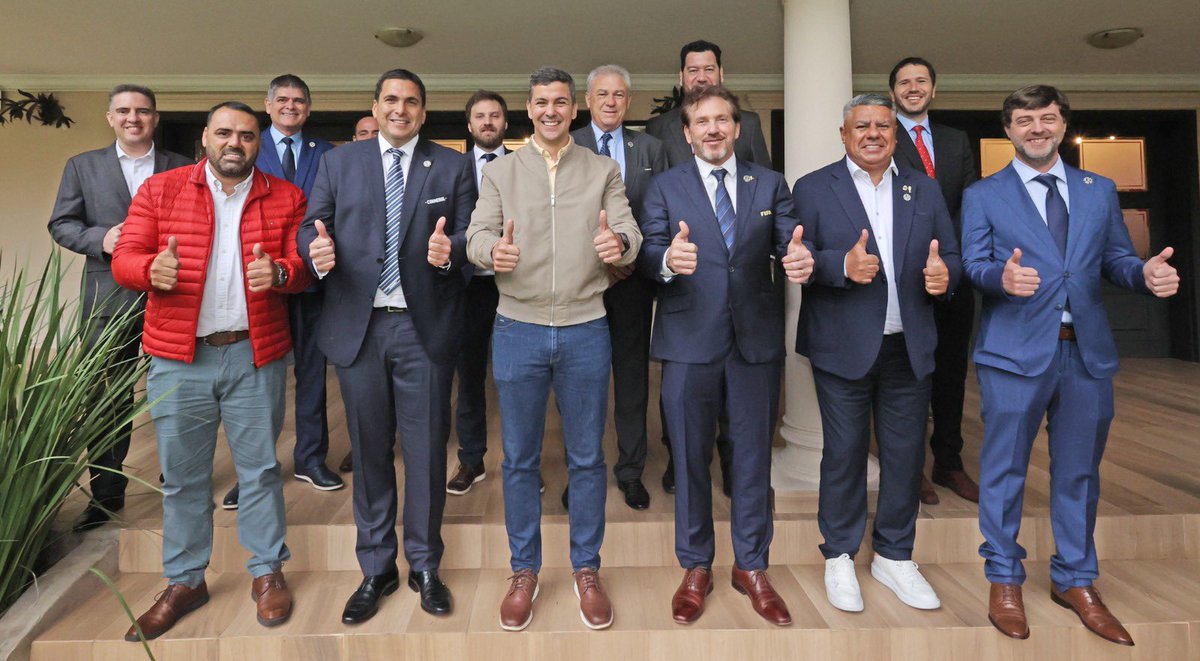 SantiPenap's tweet photo. ¡Paraguay se prepara para brillar a nivel mundial! Recibí la visita de Alejandro Domínguez, presidente de Conmebol, Robert Harrison, presidente de la APF, Ignacio Alonso, presidente de la Asociación Uruguaya de Fútbol y Claudio Tapia, presidente de la Asociación Argentina de Fútbol para planificar lo que será el gran desafío del #MundialCentenario 2030.