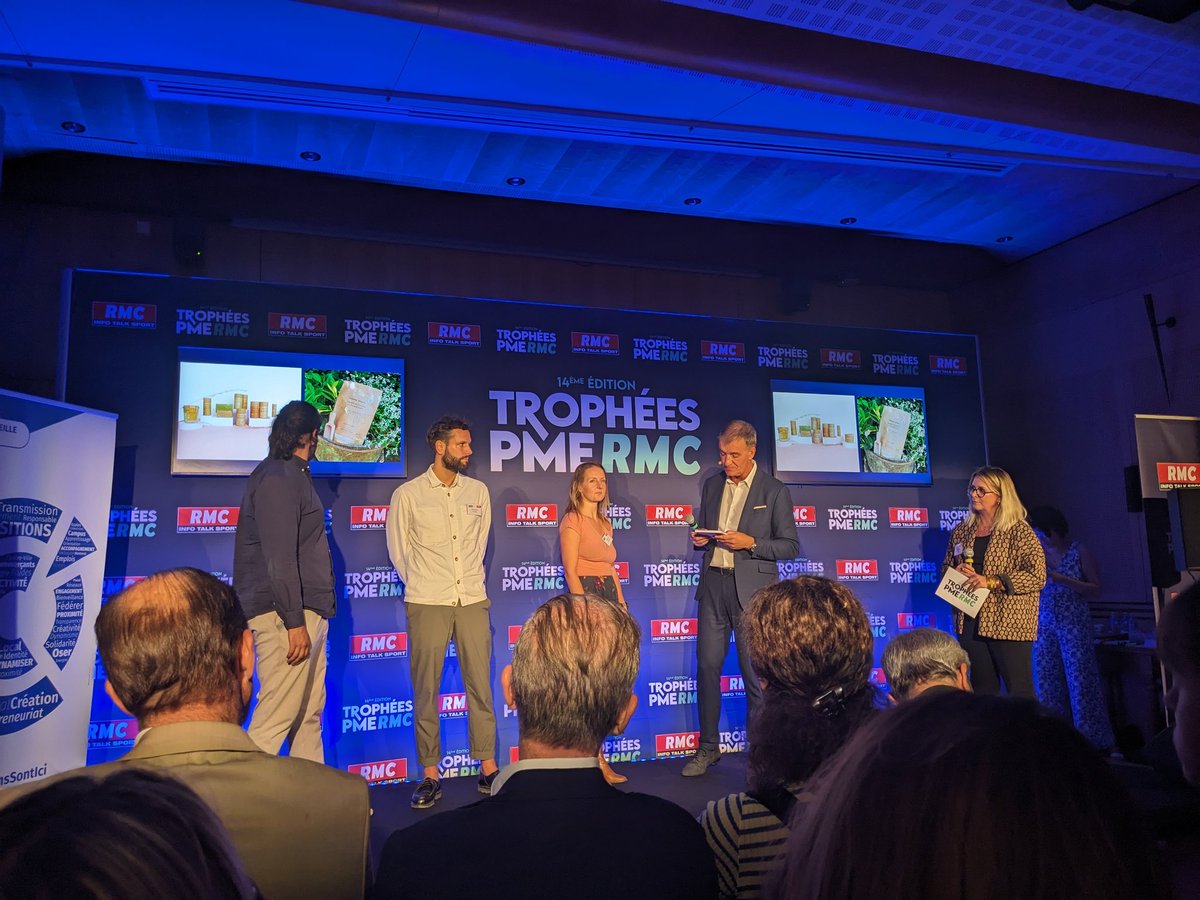 FilRouge_Mode's tweet photo. #EVENEMENT | Cérémonie des Trophées PME RMC Région PACA à la @CCI_AMP ce soir !
FIL ROUGE lauréat dans la catégorie "Fabriqué en France" 🇨🇵 😍🐓 https://t.co/kBVUH7oDYl