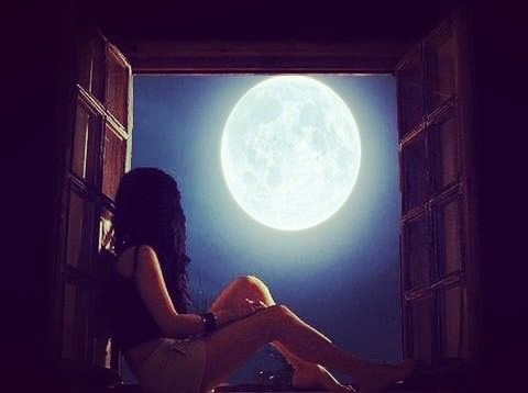 VericaJovanov18's tweet photo. ,, A kada padne Noc ,
   Ja zovem u pomoc ...  
   Jer Tebe nema Tu ,, ...  🎶 💙🎶 https://t.co/cLTxr6KH6q