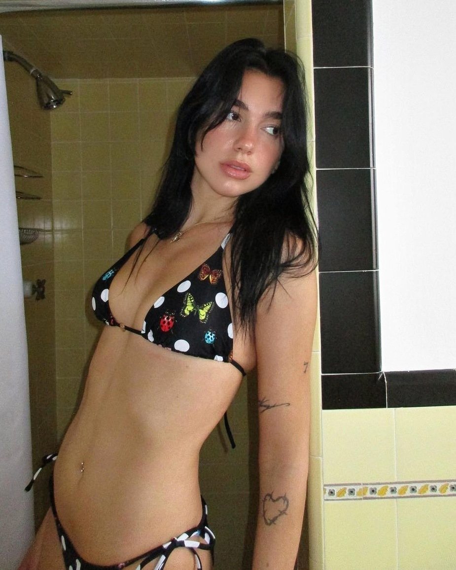 addictionlipa's tweet photo. dua lipa is a goddess https://t.co/J9GtqIjKIS