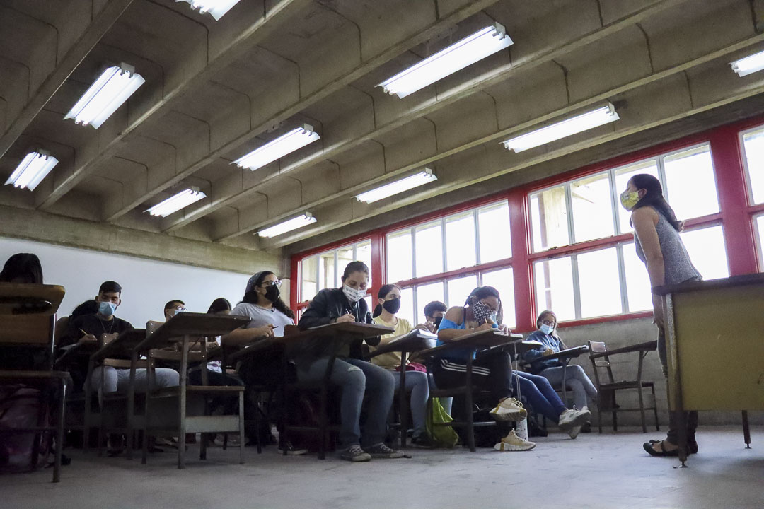 El ejercicio de la docencia universitaria en Venezuela se ha convertido en todo un reto, ya desde 2019, 90% de los profesores daban clase solo por vocación, así lo refleja la Encuesta del Observatorio de Universidades #Enobu2019