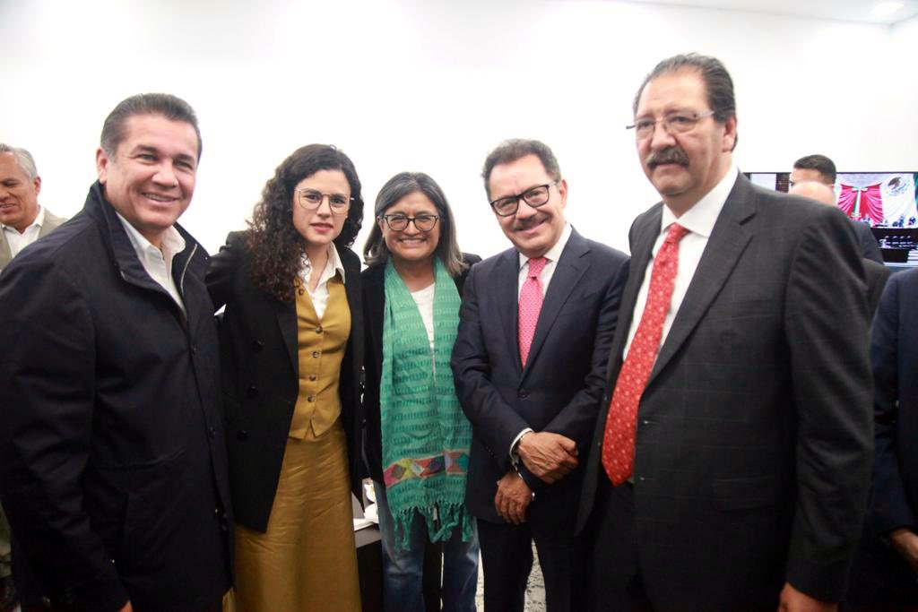 NachoMierV's tweet photo. Recibí a mi amiga y compañera de esta Cuarta Transformación @LuisaAlcalde, que en un ejercicio de transparencia y rendición de cuentas acude a la @Mx_Diputados a comparecer. 

Su visita permite ratificar ante las y los legisladores los logros del gobierno de nuestro Presidente @lopezobrador_ durante estos cinco años.

Cuenta con el respaldo de nuestra bancada y aliados.