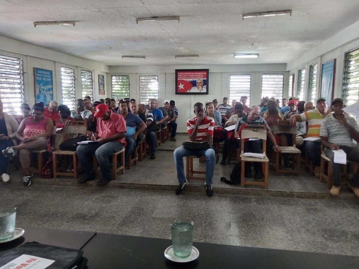 El Partido, el Gobierno de la provincia y el municipio de #Los#Palacios, junto a los cuadros del municipio en una capacitación en función de aumentar la producción de alimentos y tabaco