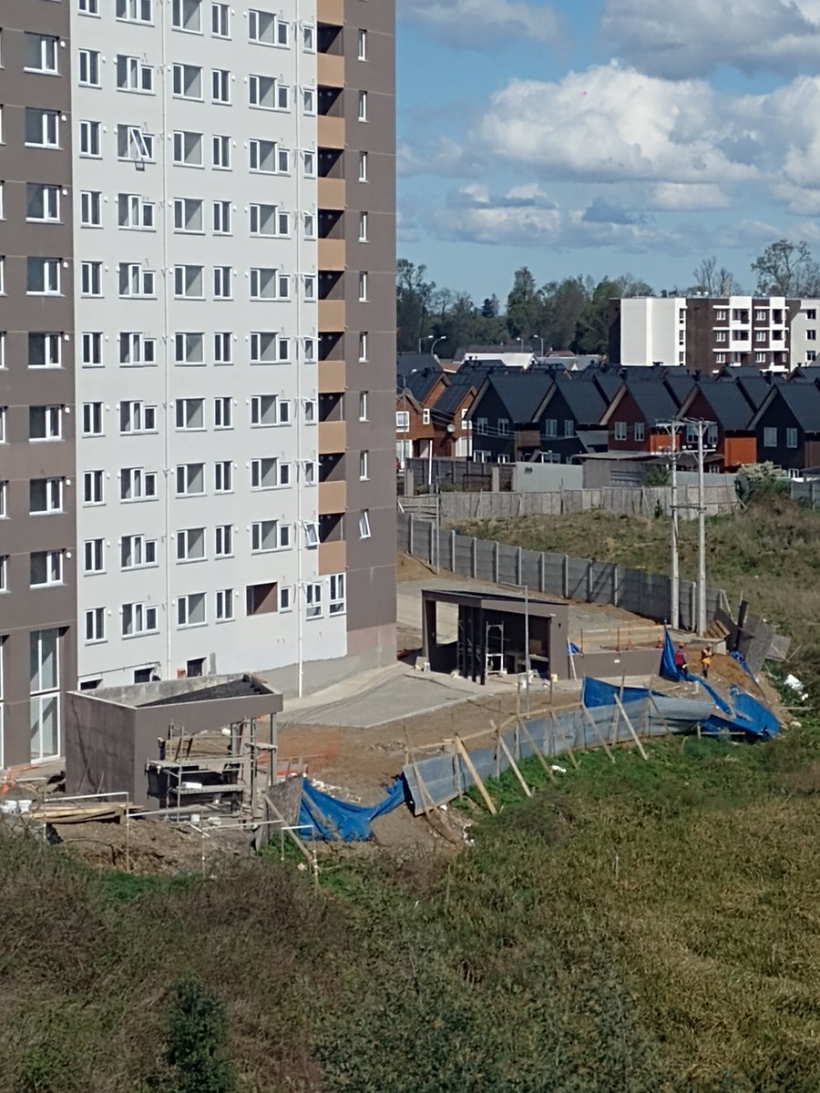 catalan_andrea's tweet photo. ⚠️ #DenunciaCiudadana #osorno #alerta @MmaLagos la constructora #ingevec cada vez se va metiendo más adentro en el #humedal ya avanzaron como 8 metros, sacaron los letreros que indica sector de #humedales @RadioSago quien hace algo?? https://t.co/Qjsg5qVdcJ