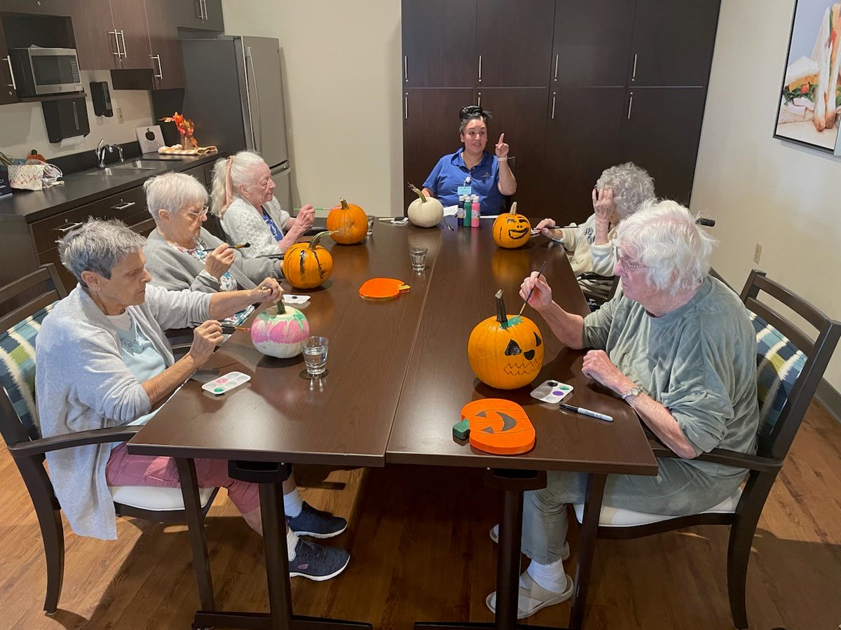 GenoaRetirement's tweet photo. Being surrounded by beautiful nature rejuvenates and inspires us. We got some fresh air out in the courtyard on a fall day with our Legacy residents. Then painted pumpkins to decorate our courtyard 🎃 #TrilogyLiving #GenoaRetirementVillage #LegacyLane #LegacyLiving https://t.co/eLyHumYu0L