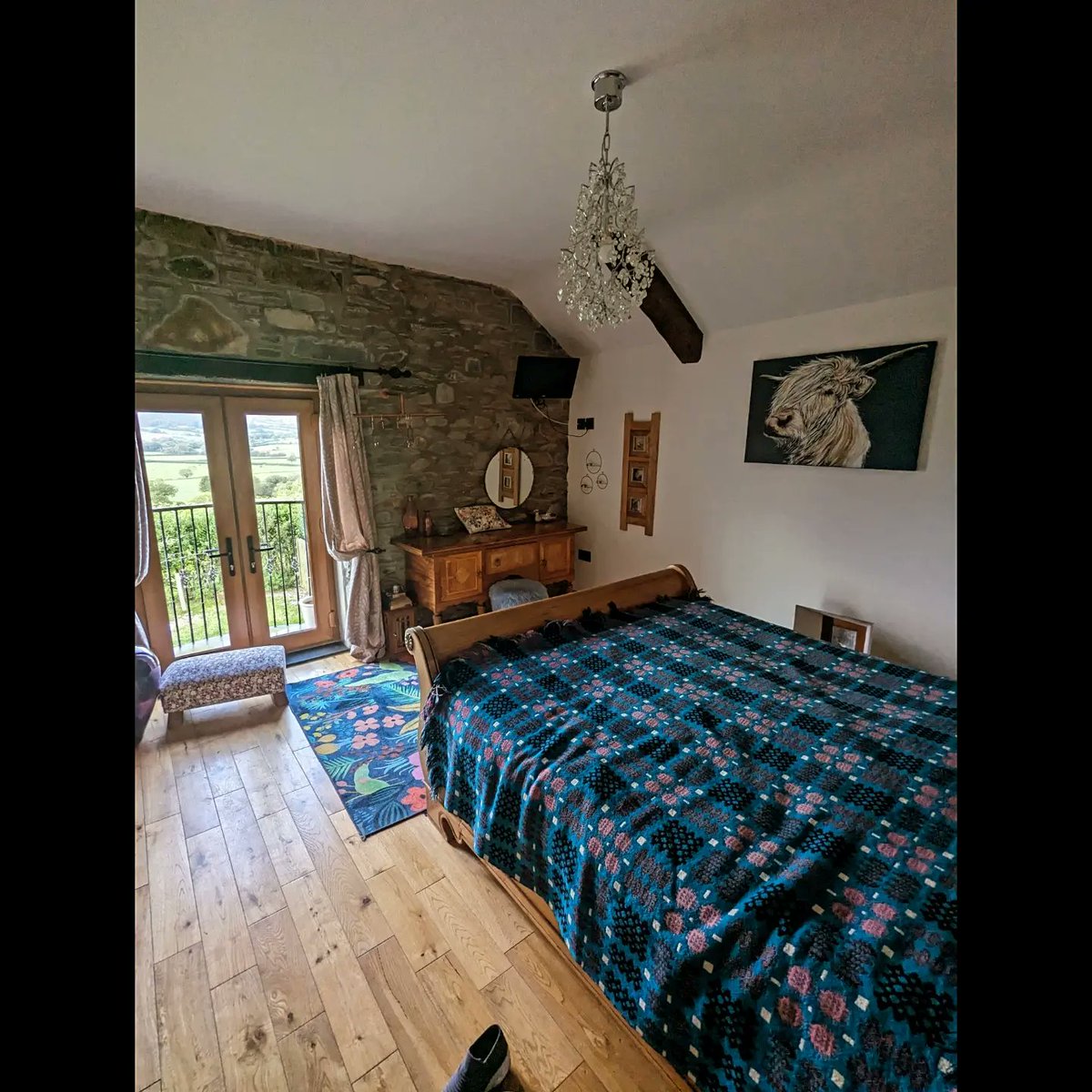 It was my birthday last week, I went away with 11 friends to a beautiful house, deep in the countryside of West Wales. We had a hot tub and a sauna and beautiful views of mountains that surrounded us. Also we did a murder mystery masquerade ball, I was the countess 😊