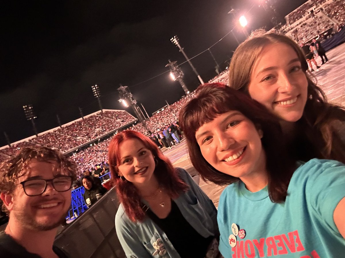 what made these run of shows so much more special was the people i spent them with. friends ive had for years, and new as well. you all have such a special place in my heart 💞✨