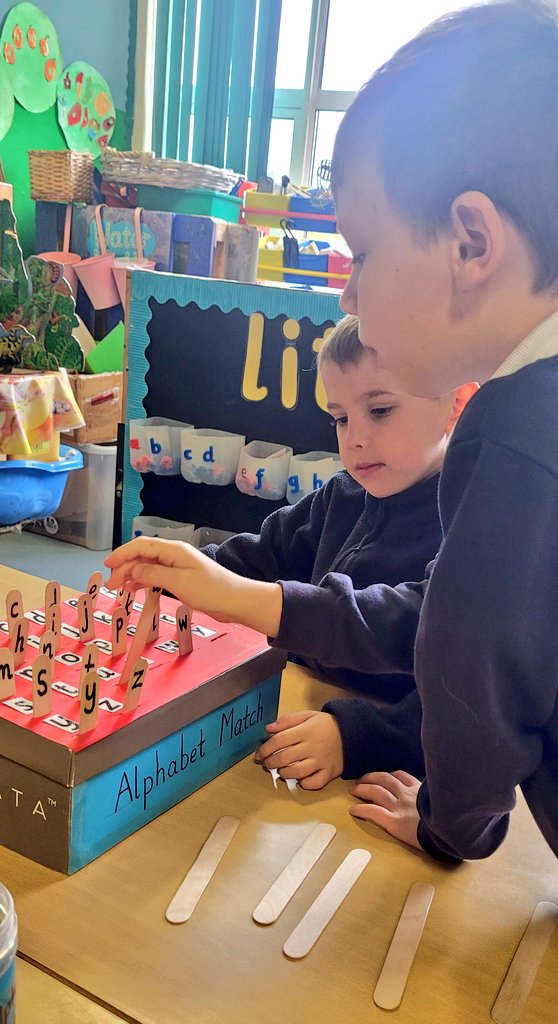 MrsTCaterpillar's tweet photo. A shoe box adapted into a fun letter matching game! Choose a stick and slot it into the box. Afterwards we used the lolly sticks to blend 3 sounds together to make cvc words π‘π #Literacy #FunWithPhonics @MorayPS https://t.co/Ko6zDqItqb