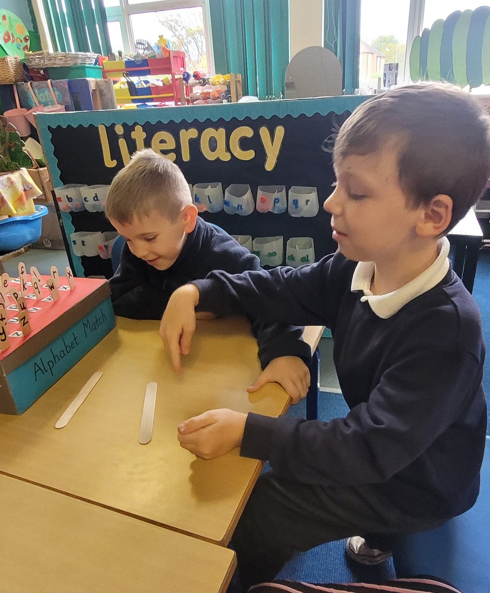 MrsTCaterpillar's tweet photo. A shoe box adapted into a fun letter matching game! Choose a stick and slot it into the box. Afterwards we used the lolly sticks to blend 3 sounds together to make cvc words π‘π #Literacy #FunWithPhonics @MorayPS https://t.co/Ko6zDqItqb