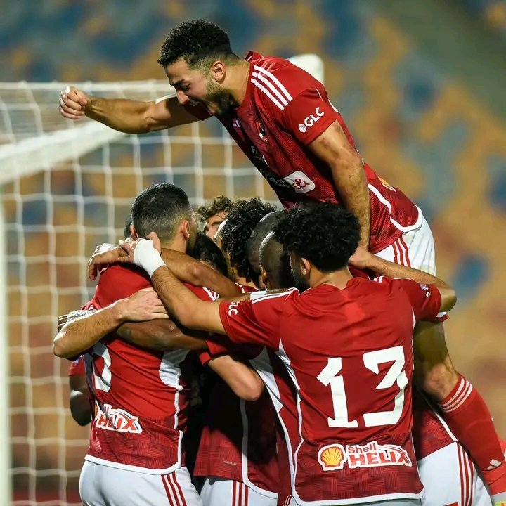 hkem_el's tweet photo. عبد المنعم وامام احتفالتهم غريبه اوى مع الاعيبه 😂😂😂 https://t.co/XOaHIX54du