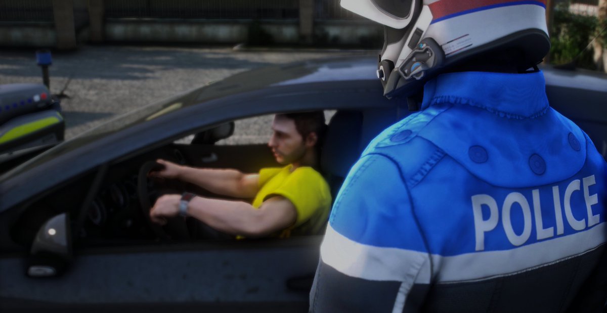 ❓[#MercrediQuizz]

Les classes de contravention vont de 1 à 5, 5 étant la plus grave. 
L'infraction citée dans la question est de classe 4. 📱

Le conducteur perd donc 3 points sur son permis et devra payer 90€ (sous 15 jours)

#SimulationOpérationnelle #PoliceNationale