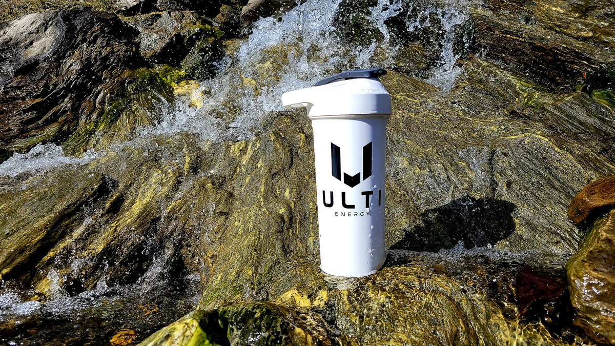 Ahhhhh cool and refreshing. My @ULTI_Supps shaker taking a dip before winter hit. ultisupps.rfrl.co/5v3op Rocsgaming for discount.