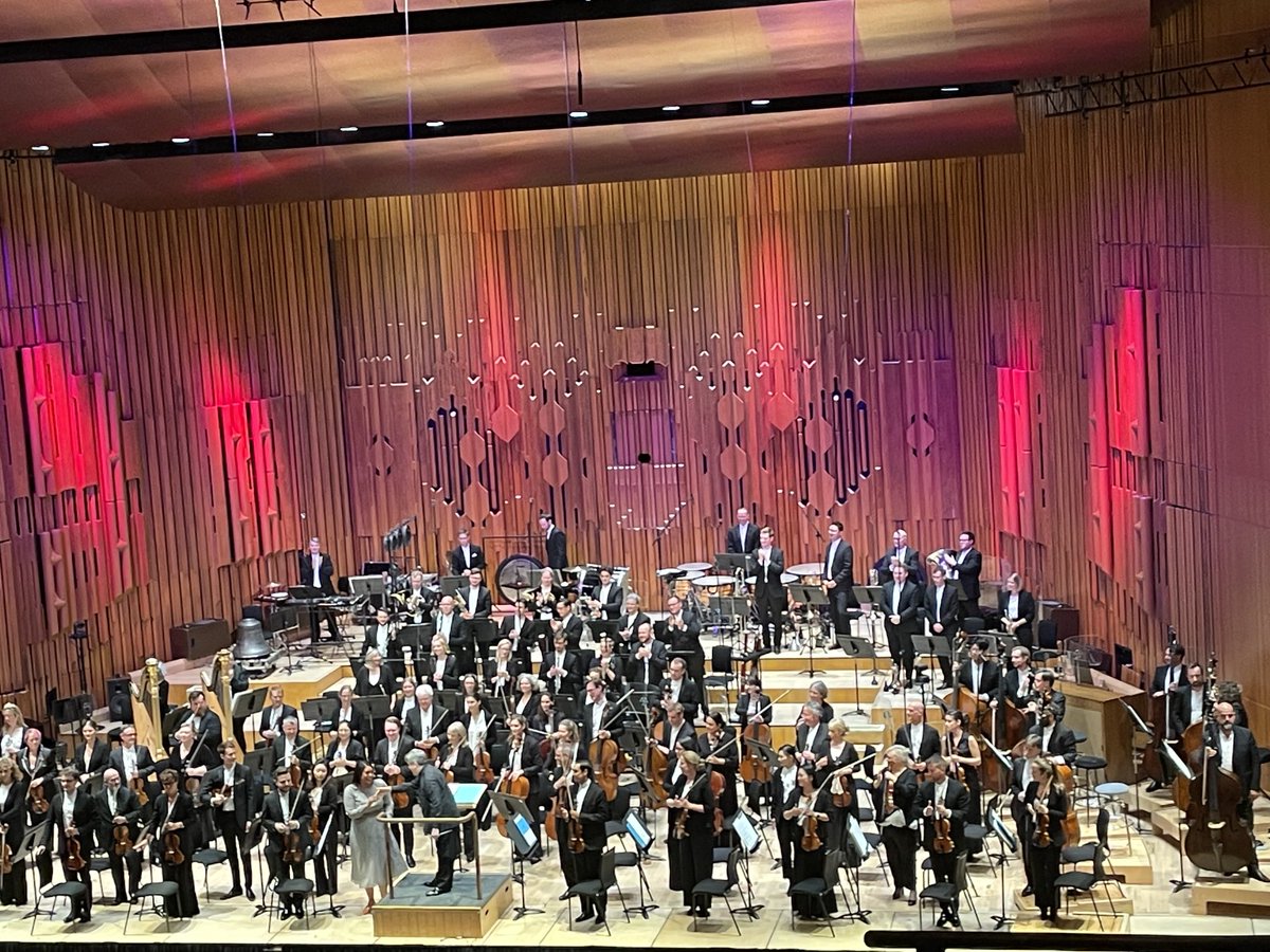 Brava 👏🏽👏🏽👏🏽👏🏽⁦@HannahKendall_⁩ O flower of fire 🔥🔥 ⁦@londonsymphony⁩ Sonic wonderment 🙏🏽🙏🏽🙏🏽🖤🖤🖤