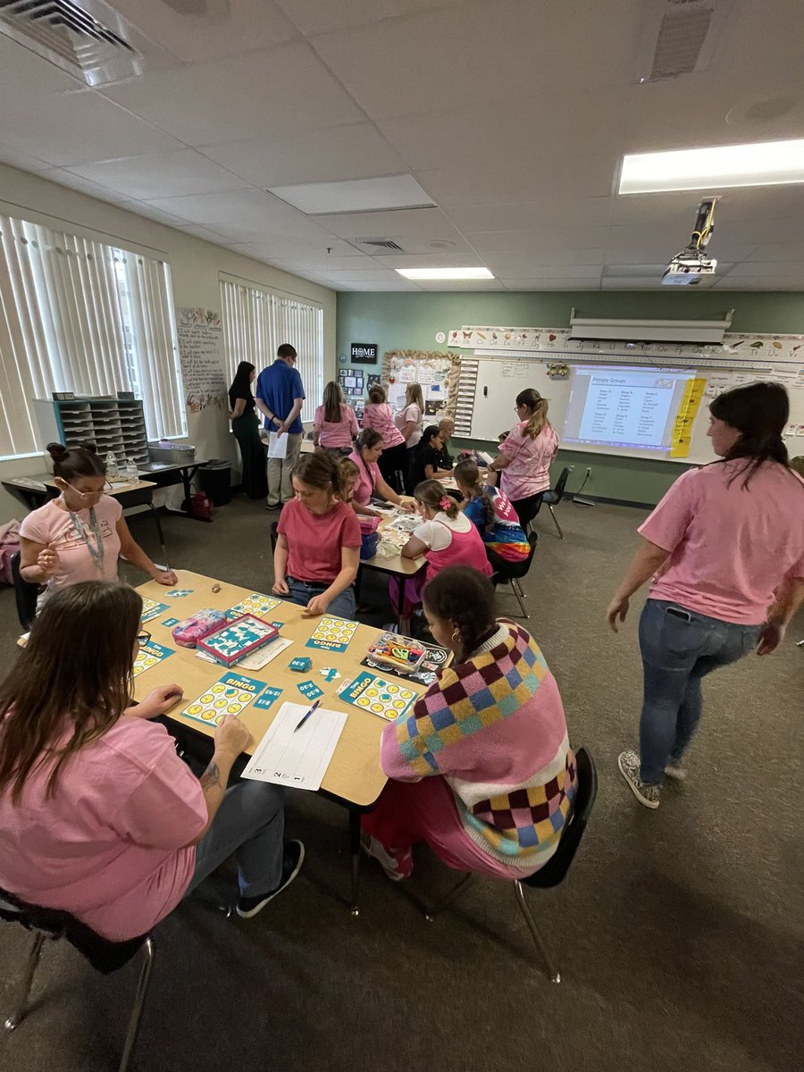 _JamieSnyder_'s tweet photo. Primary teachers engaged in different DI centers this afternoon @RicheyTigers https://t.co/GeAzTbiYq7