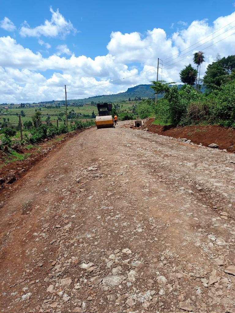 Dr_Pukose's tweet photo. Opening up road network at grassroot level is an enabler of thriving socio-economic activities among the people ranging from agriculture &amp; relevant businesses.  

Ongoing periodic maintenance, murraming &amp; gravelling using locally sourced quarry dust  of Matumbei -Titimet Road . https://t.co/DW3mXLL7Bg