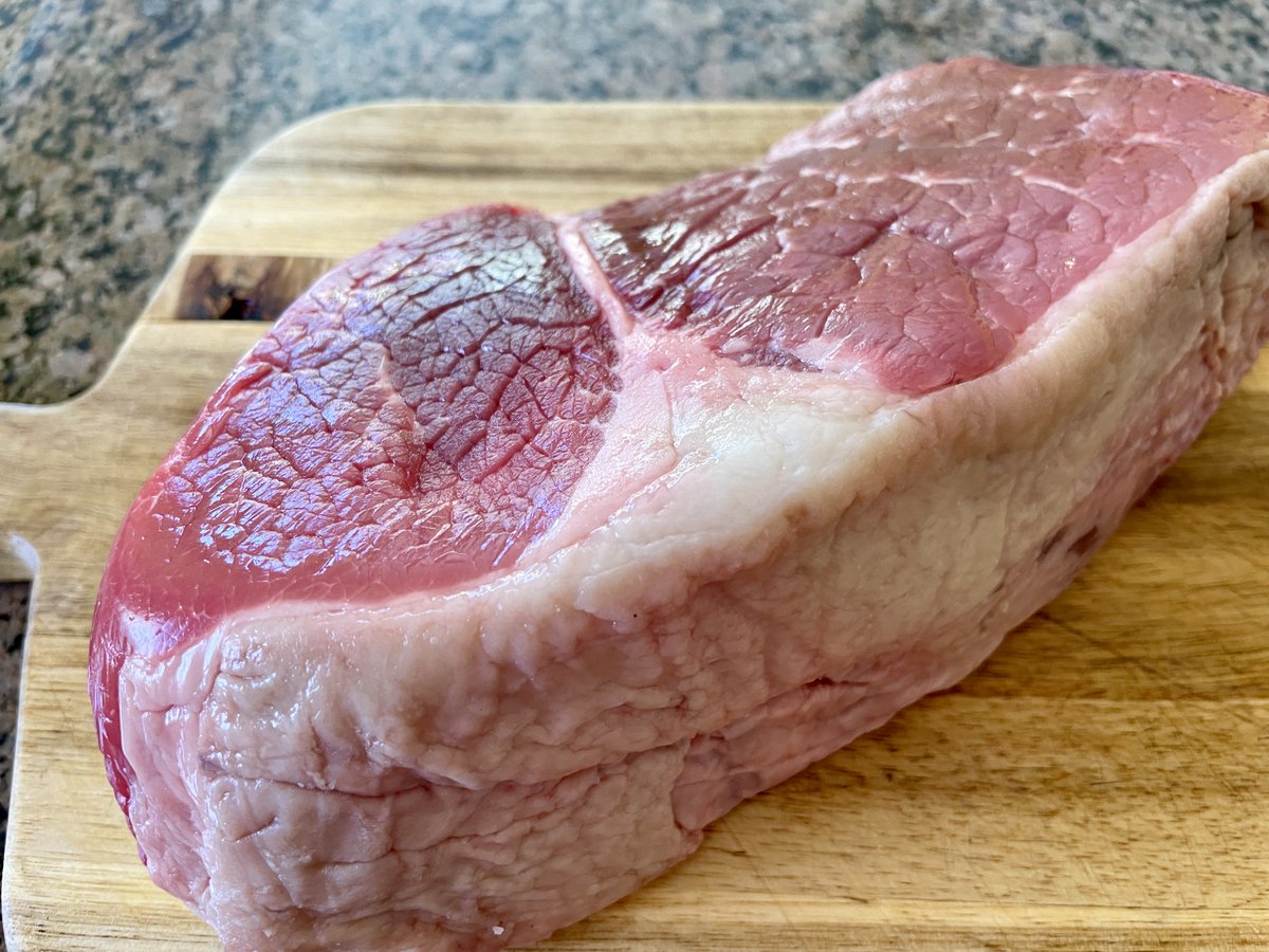 orsolya_health's tweet image. Grass-fed #Angusbeef rump roast for slow-cooking. I sear it in lard and put in the oven with some broth, salt, pepper and rosemary for a few hours. Looking forward to dinner time😍
#pkddiet #highfatcarnivore #animalbasedketo #animalfat #grassfedbeef #meatheals