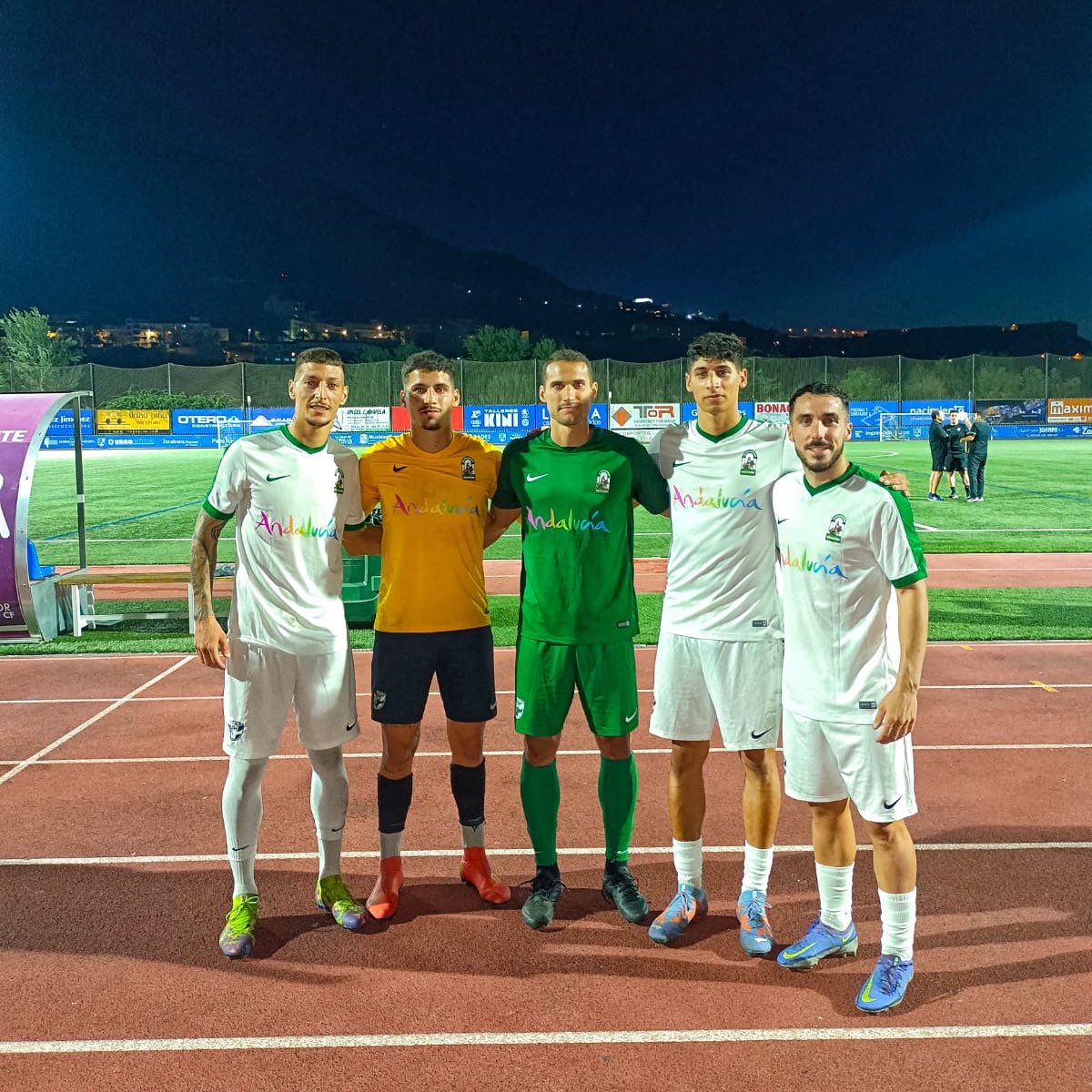 El CF Motril es el club que más jugadores aporta a esta convocatoria de la Selección Andaluza Sénior, sinónimo del buen trabajo que están realizando nuestros jugadores esta temporada.
¡Enhorabuena!
#cfmotril #seleccionandaluza #tercerarfef #tercerafederación