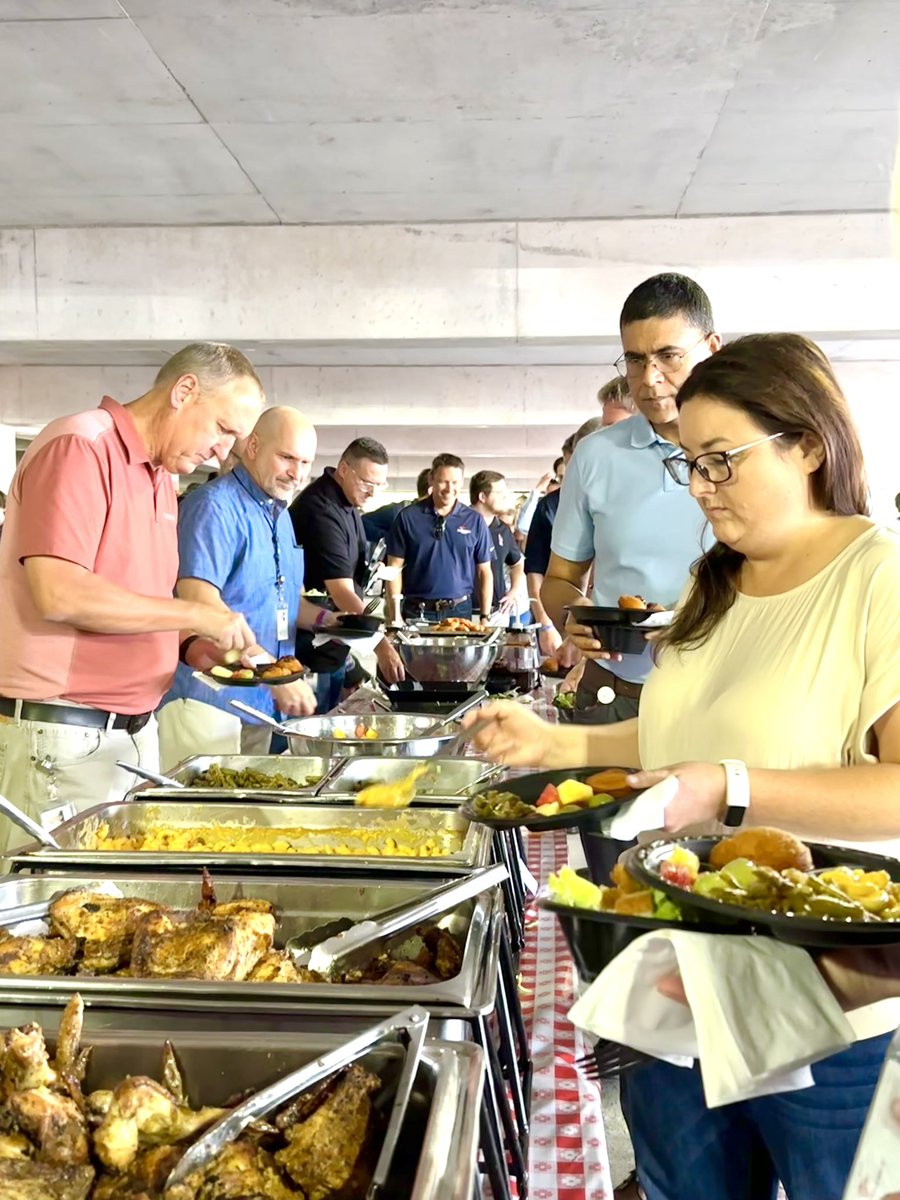 OneAmerica's tweet image. 🧺 What a great day for a picnic! ☀️ Associates enjoyed barbecue, took part in games and swayed to the music at this month’s OneAmerica Best Day. 🎵 #WorkingAtOneAmerica #OABestDays